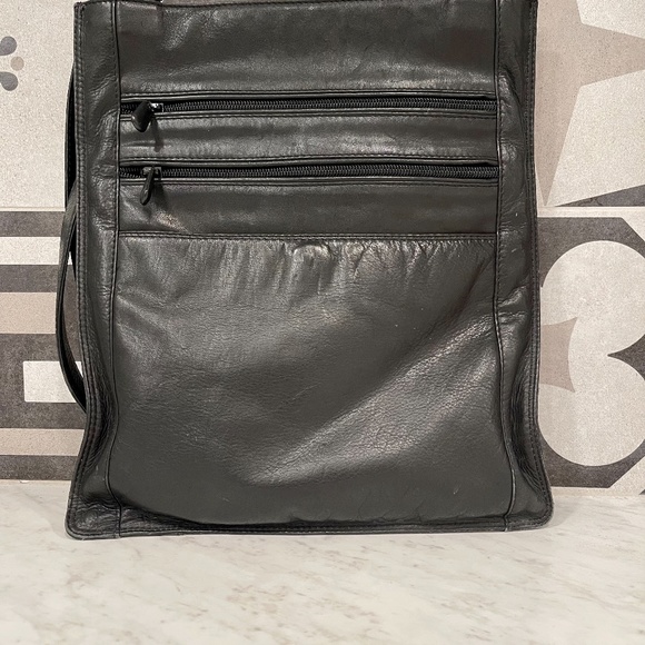 Derek Alexander Beautiful Leather Shoulder Bag In EUC - Picture 4 of 9